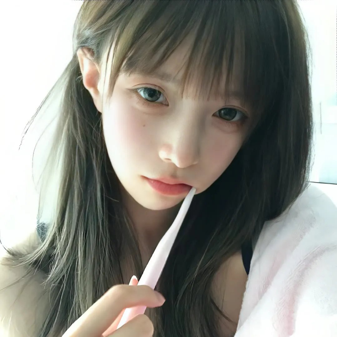 与一位女士合影